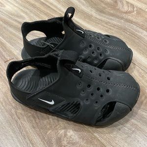 Nike toddler sandals size 8